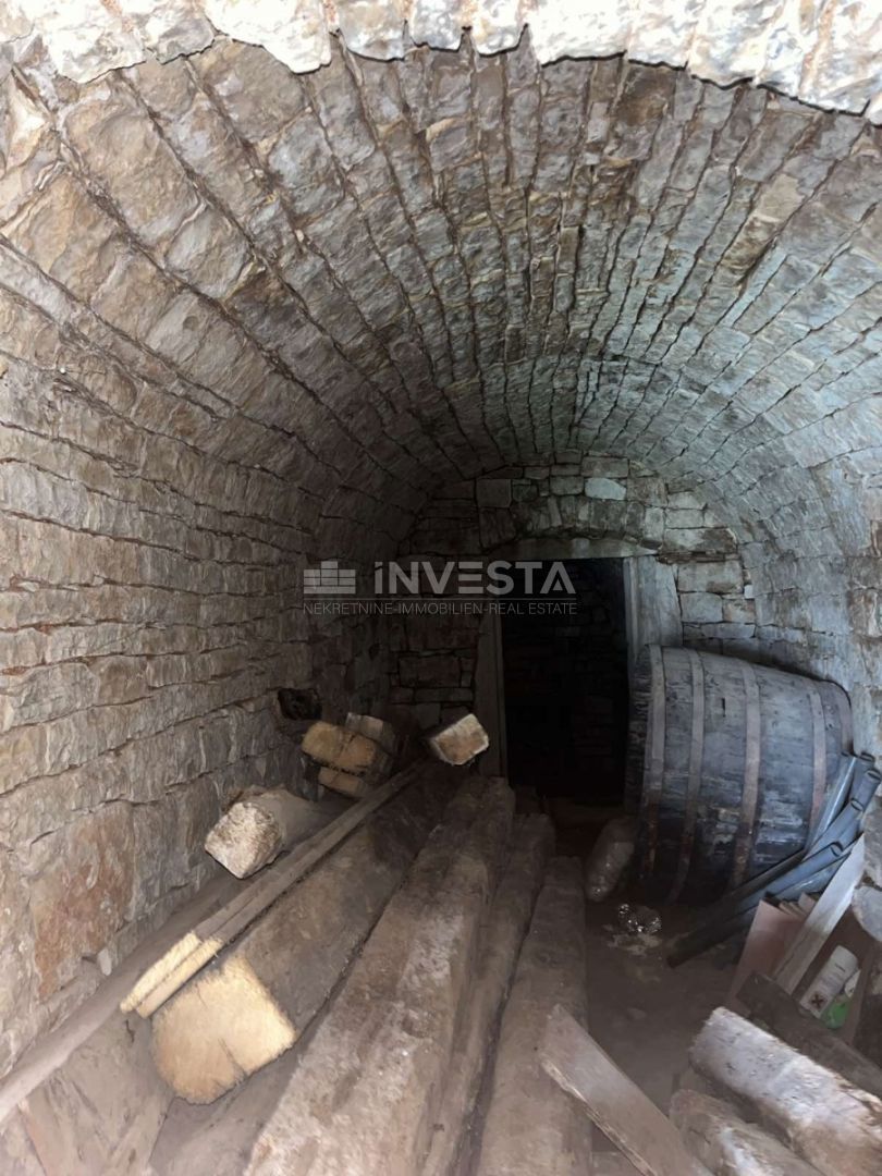 Višnjan, Casa in pietra – ristrutturazione iniziata