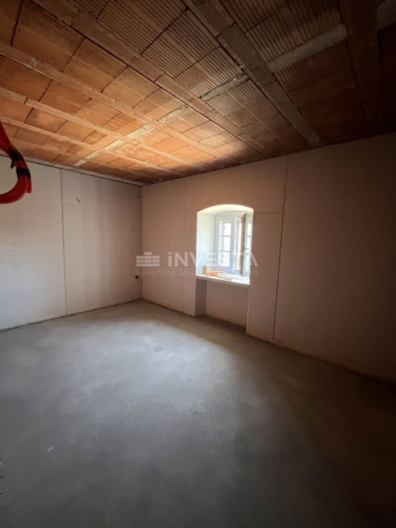 Višnjan, Casa in pietra – ristrutturazione iniziata