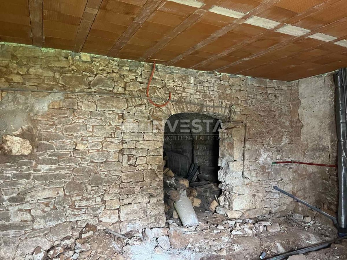 Višnjan, Casa in pietra – ristrutturazione iniziata