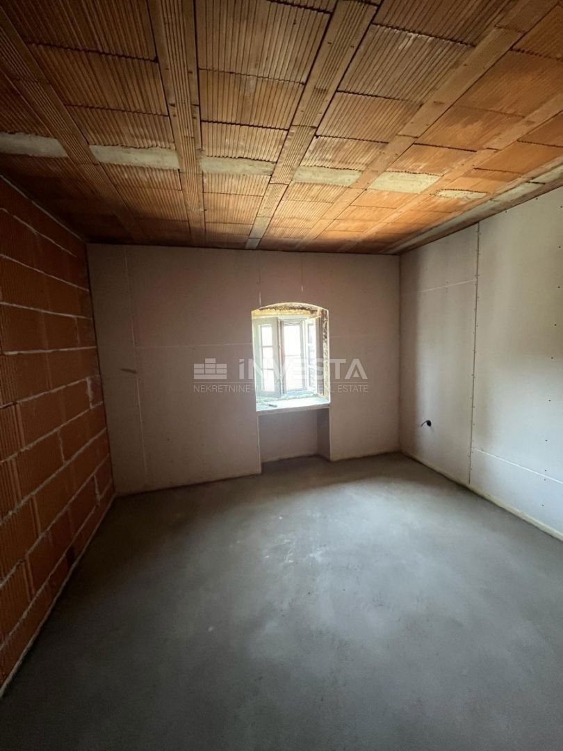 Višnjan, Casa in pietra – ristrutturazione iniziata