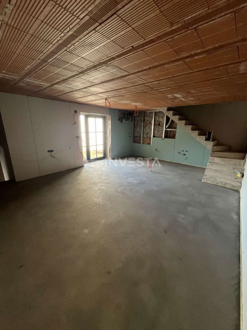 Višnjan, Casa in pietra – ristrutturazione iniziata