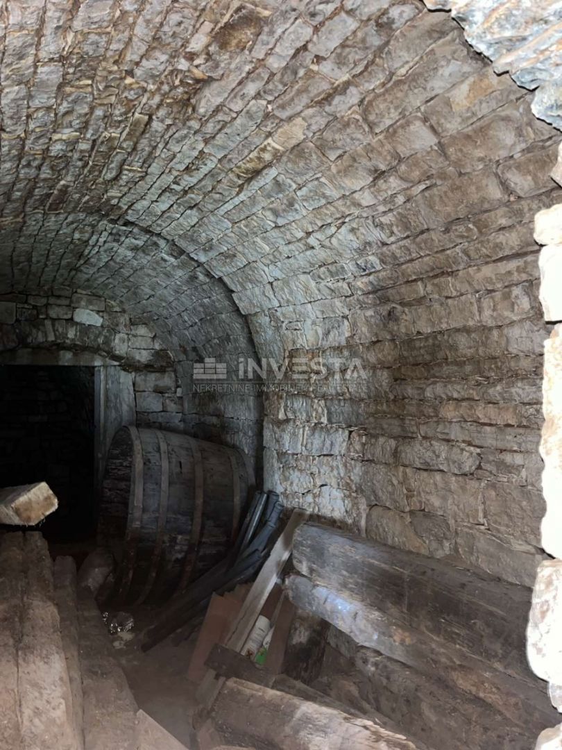 Višnjan, Casa in pietra – ristrutturazione iniziata