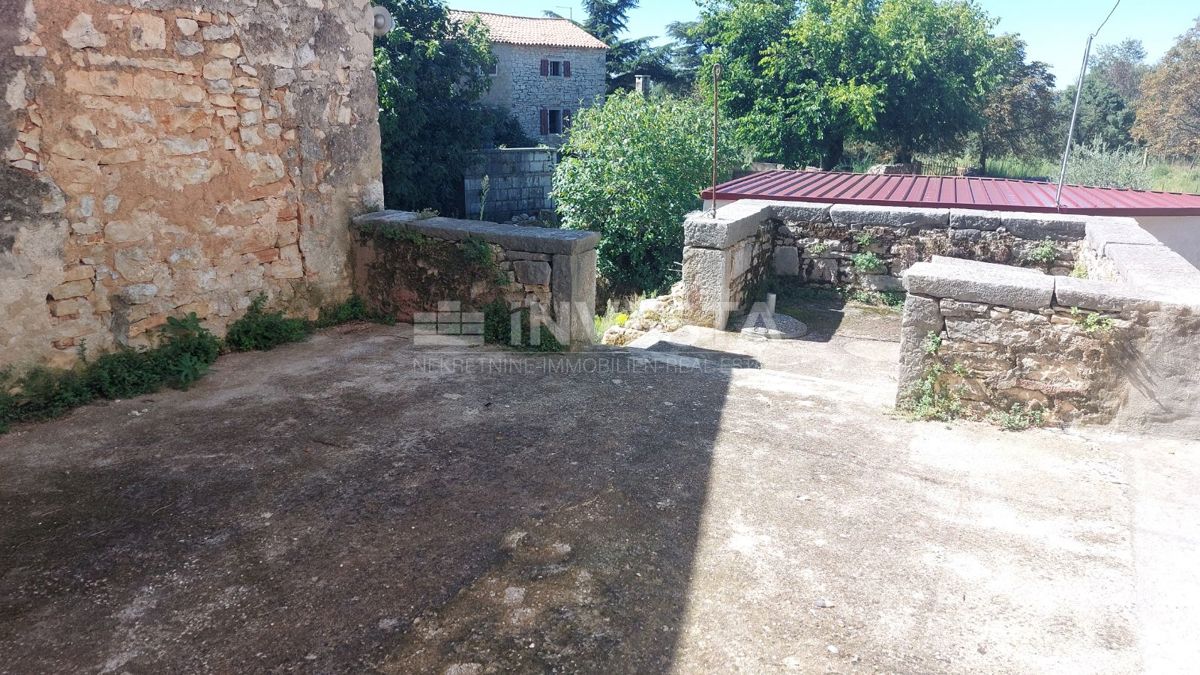 Višnjan, Casa in pietra – ristrutturazione iniziata