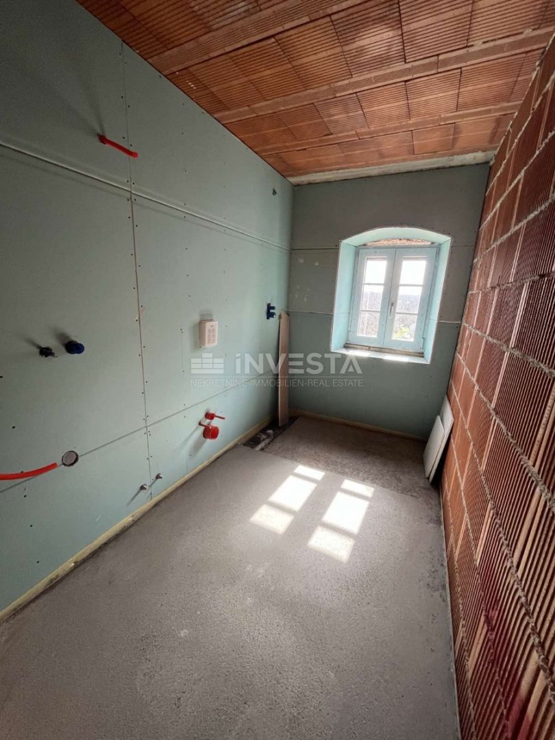 Višnjan, Casa in pietra – ristrutturazione iniziata