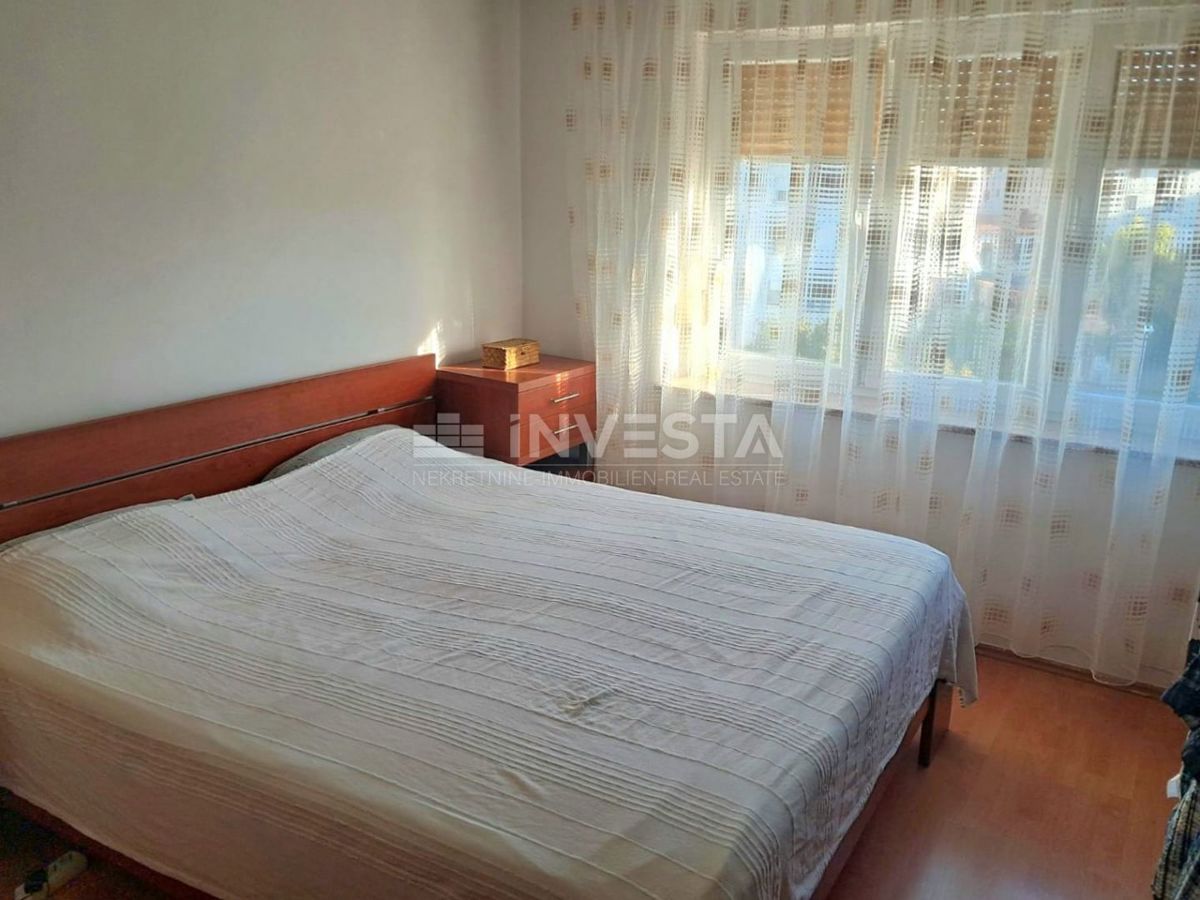 Pola, appartamento con 2 camere da letto, loggia, balcone e ripostiglio, vicino al centro