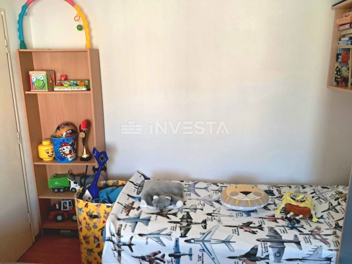 Pola, appartamento con 2 camere da letto, loggia, balcone e ripostiglio, vicino al centro