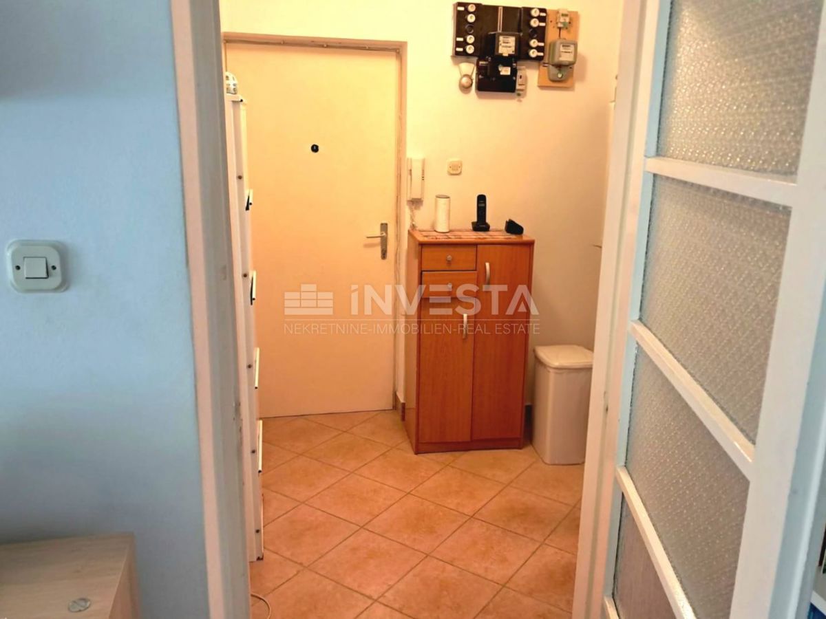 Pola, appartamento con 2 camere da letto, loggia, balcone e ripostiglio, vicino al centro