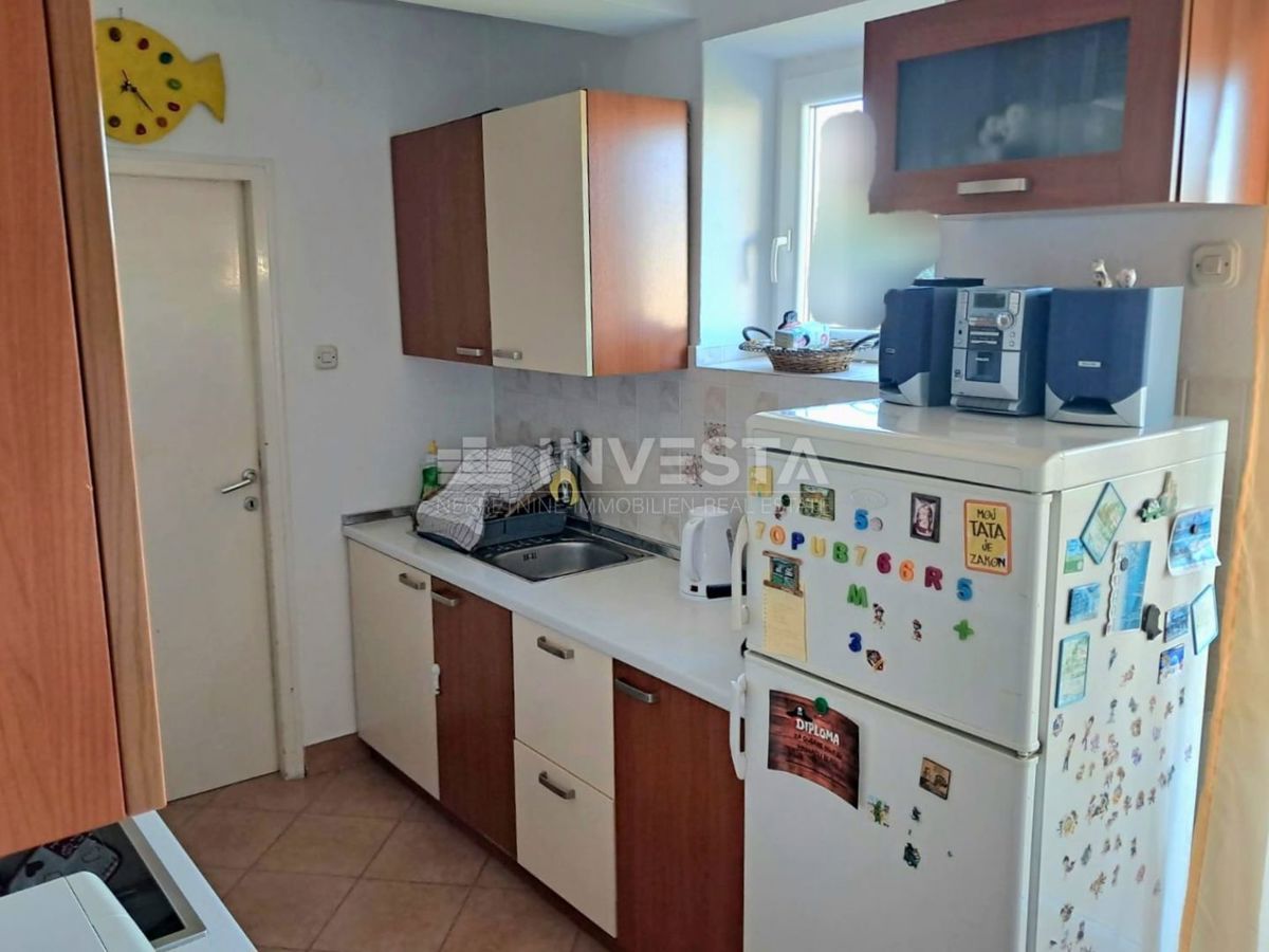 Pola, appartamento con 2 camere da letto, loggia, balcone e ripostiglio, vicino al centro