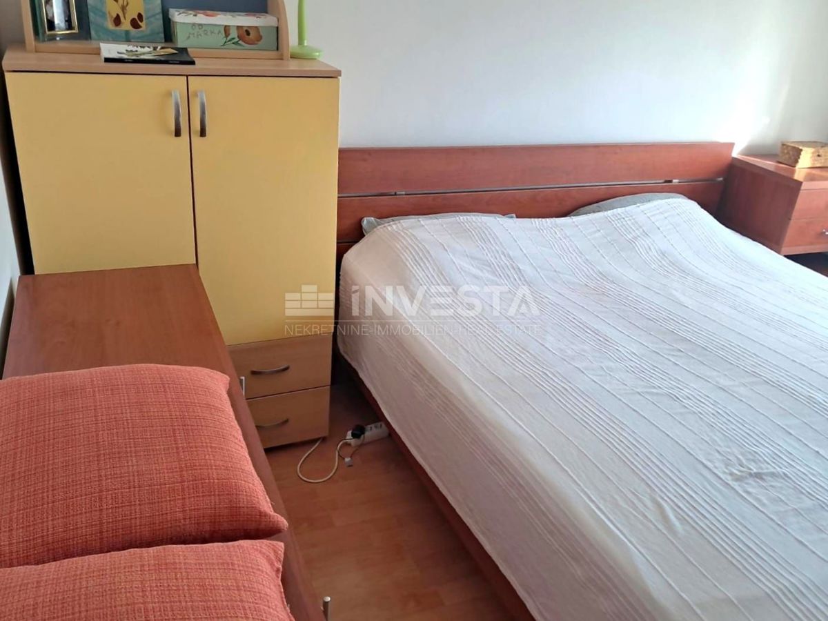 Pola, appartamento con 2 camere da letto, loggia, balcone e ripostiglio, vicino al centro