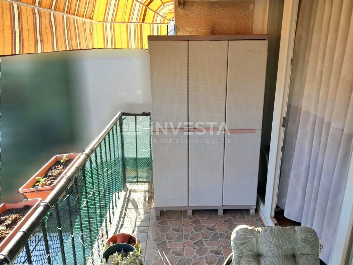 Pola, appartamento con 2 camere da letto, loggia, balcone e ripostiglio, vicino al centro