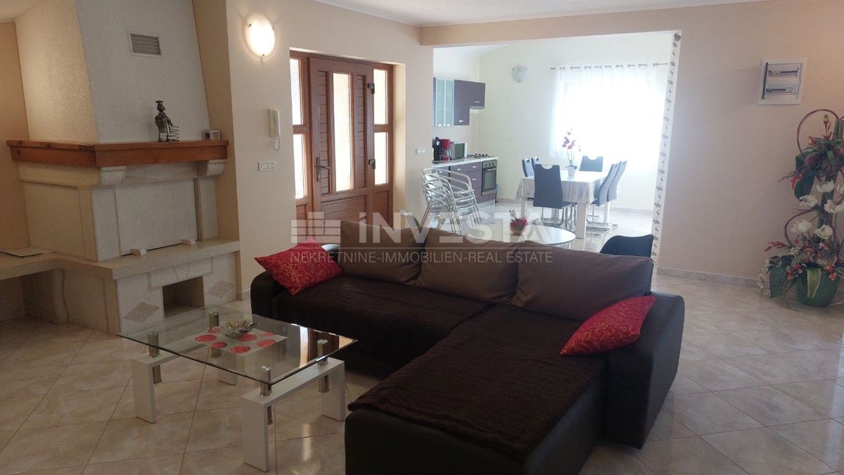 Casa con piscina in una zona tranquilla