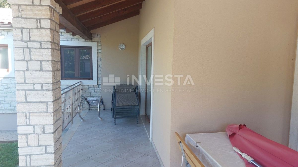 Casa con piscina in una zona tranquilla