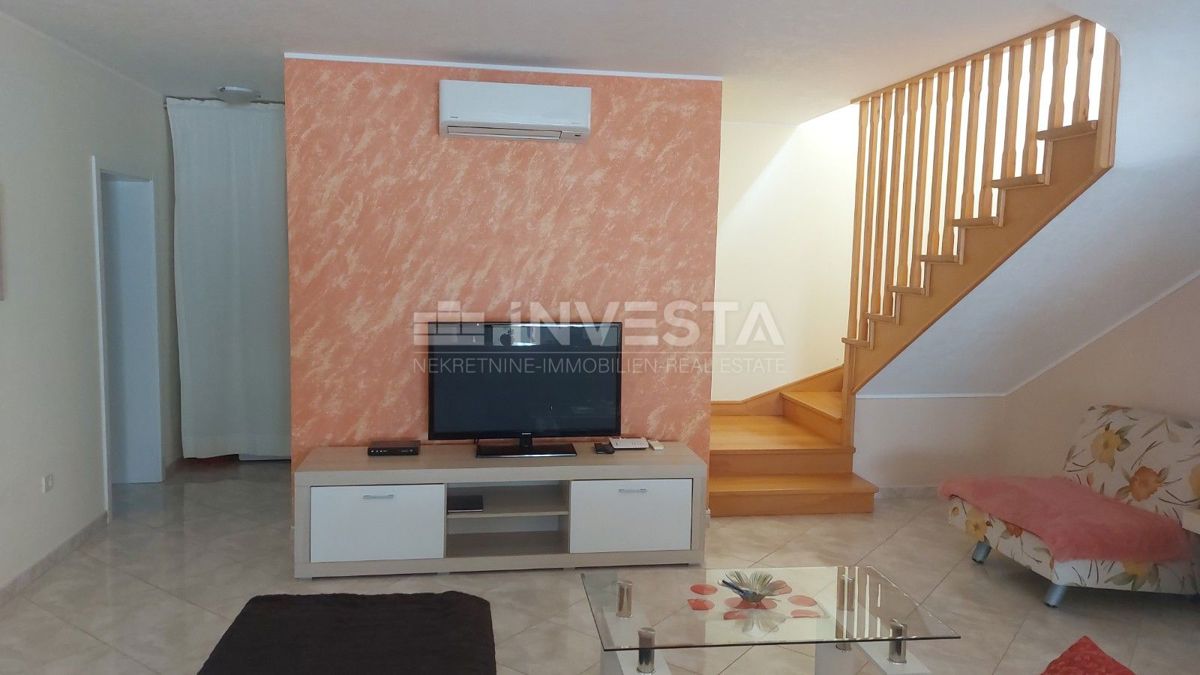 Casa con piscina in una zona tranquilla