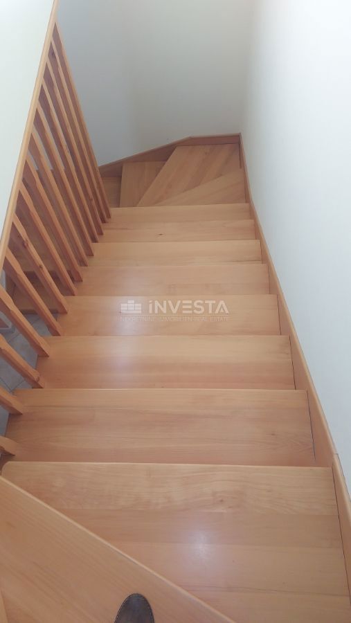 Casa con piscina in una zona tranquilla