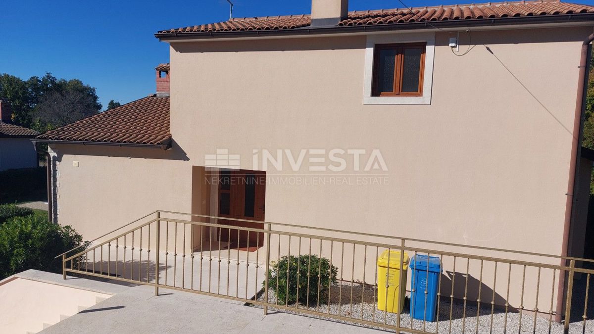 Casa con piscina in una zona tranquilla