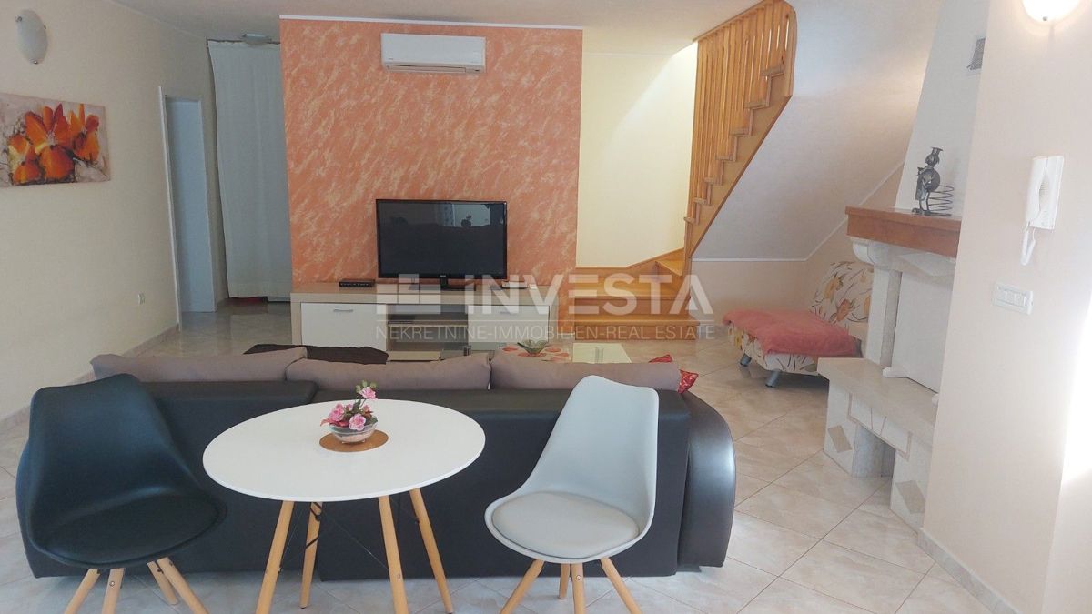 Casa con piscina in una zona tranquilla