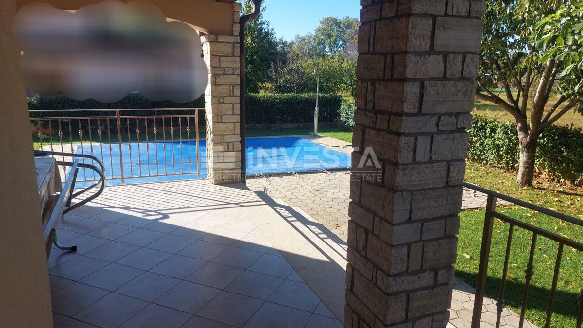 Casa con piscina in una zona tranquilla