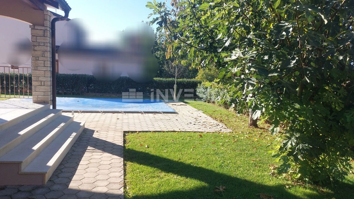 Casa con piscina in una zona tranquilla