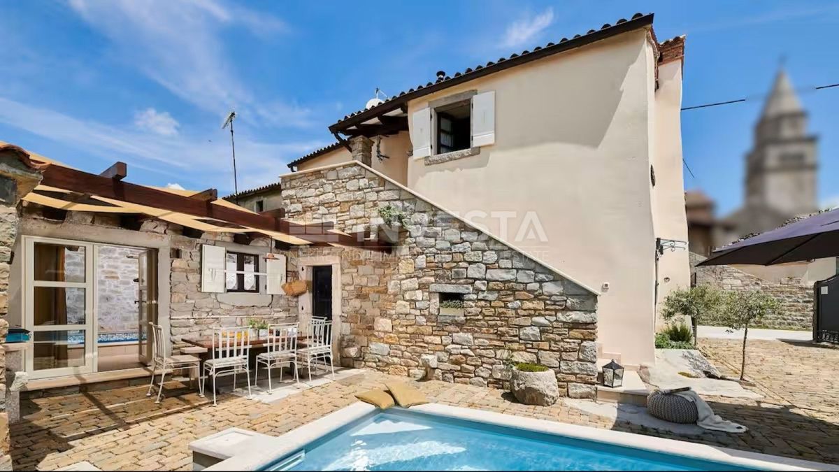 Istria centrale, villa rustica in pietra, area spa, due piscine riscaldate