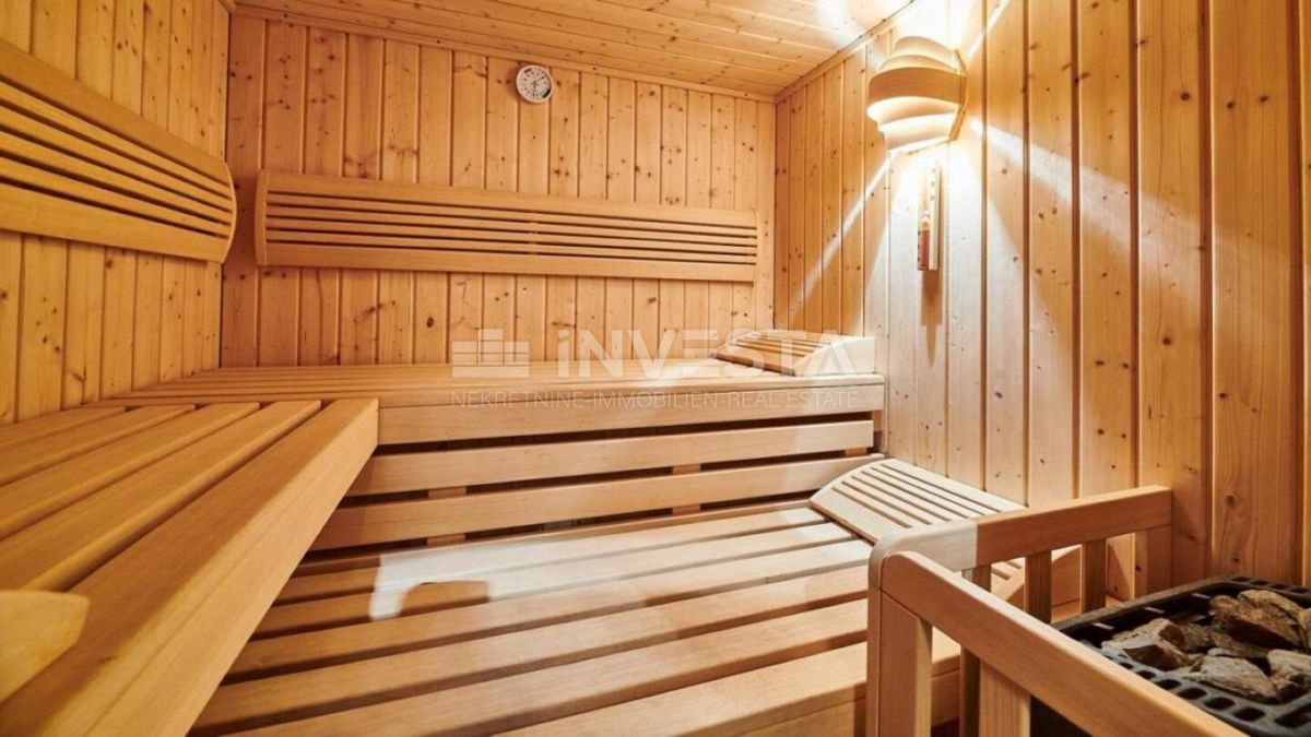 Istria centrale, villa rustica in pietra, area spa, due piscine riscaldate