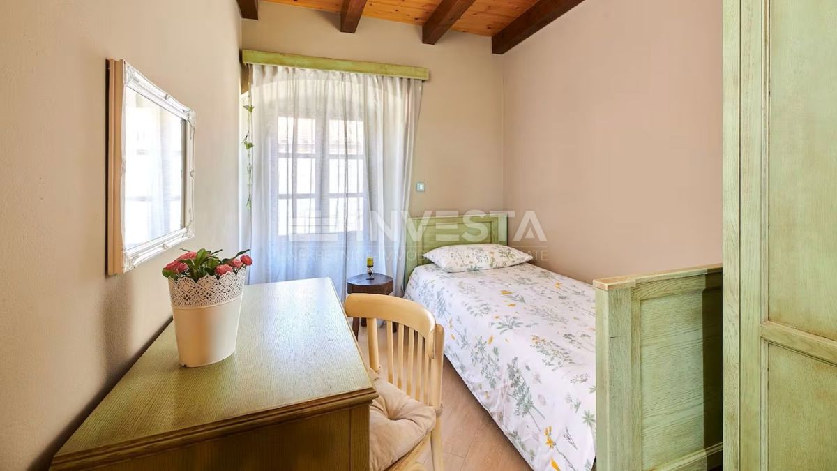 Istria centrale, villa rustica in pietra, area spa, due piscine riscaldate