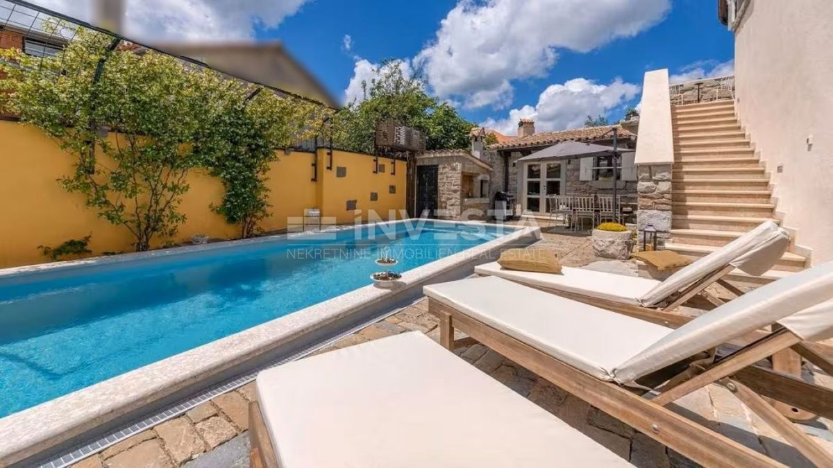 Istria centrale, villa rustica in pietra, area spa, due piscine riscaldate