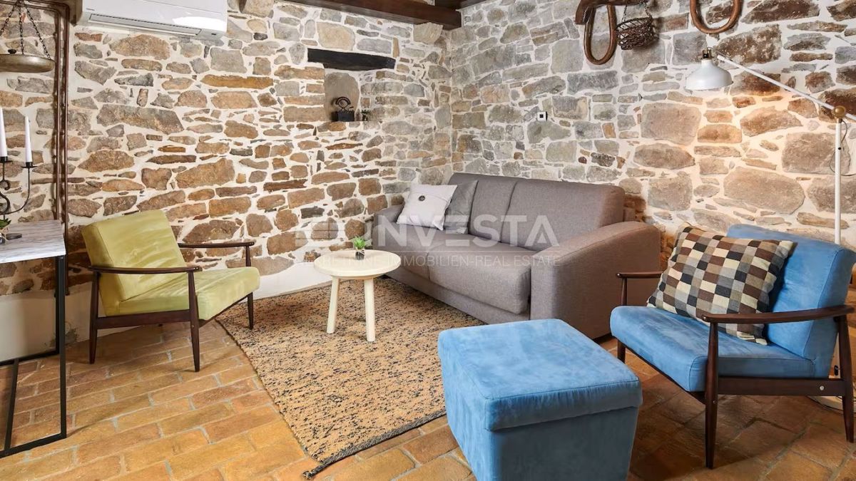 Istria centrale, villa rustica in pietra, area spa, due piscine riscaldate