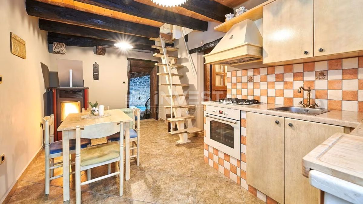 Istria centrale, villa rustica in pietra, area spa, due piscine riscaldate