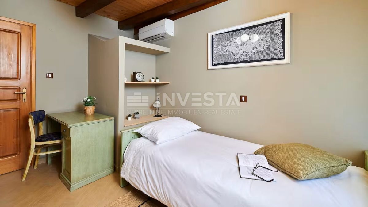 Istria centrale, villa rustica in pietra, area spa, due piscine riscaldate