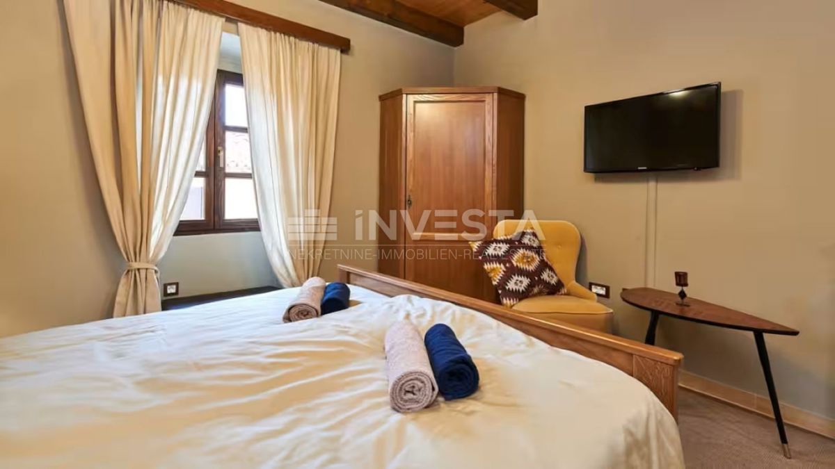 Istria centrale, villa rustica in pietra, area spa, due piscine riscaldate