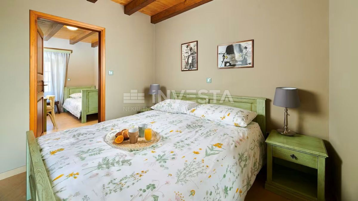 Istria centrale, villa rustica in pietra, area spa, due piscine riscaldate