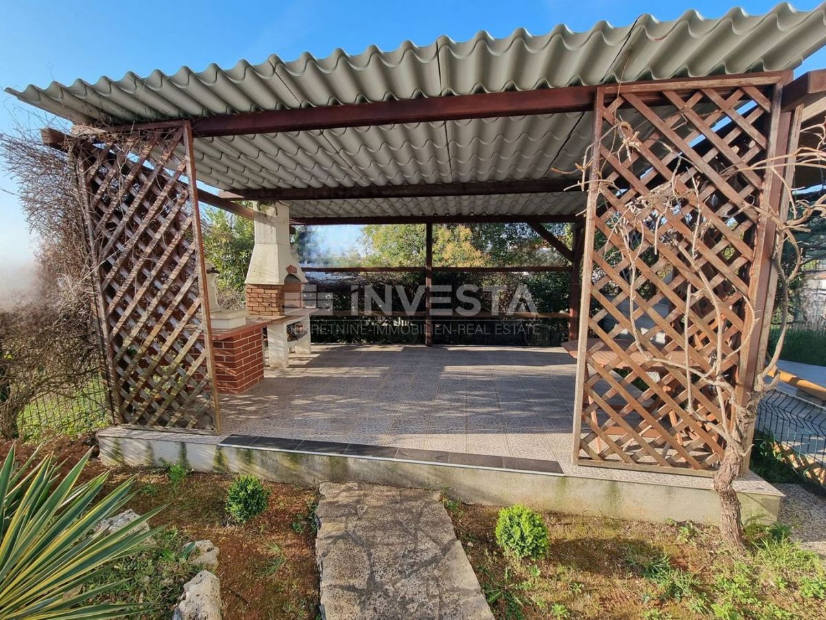 Fasana, appartamento eccezionale vicino alla spiaggia, giardino, terrazza e parcheggio