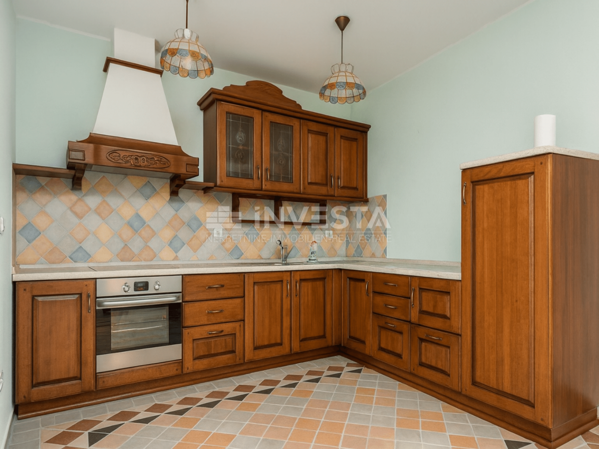 Fasana, appartamento eccezionale vicino alla spiaggia, giardino, terrazza e parcheggio