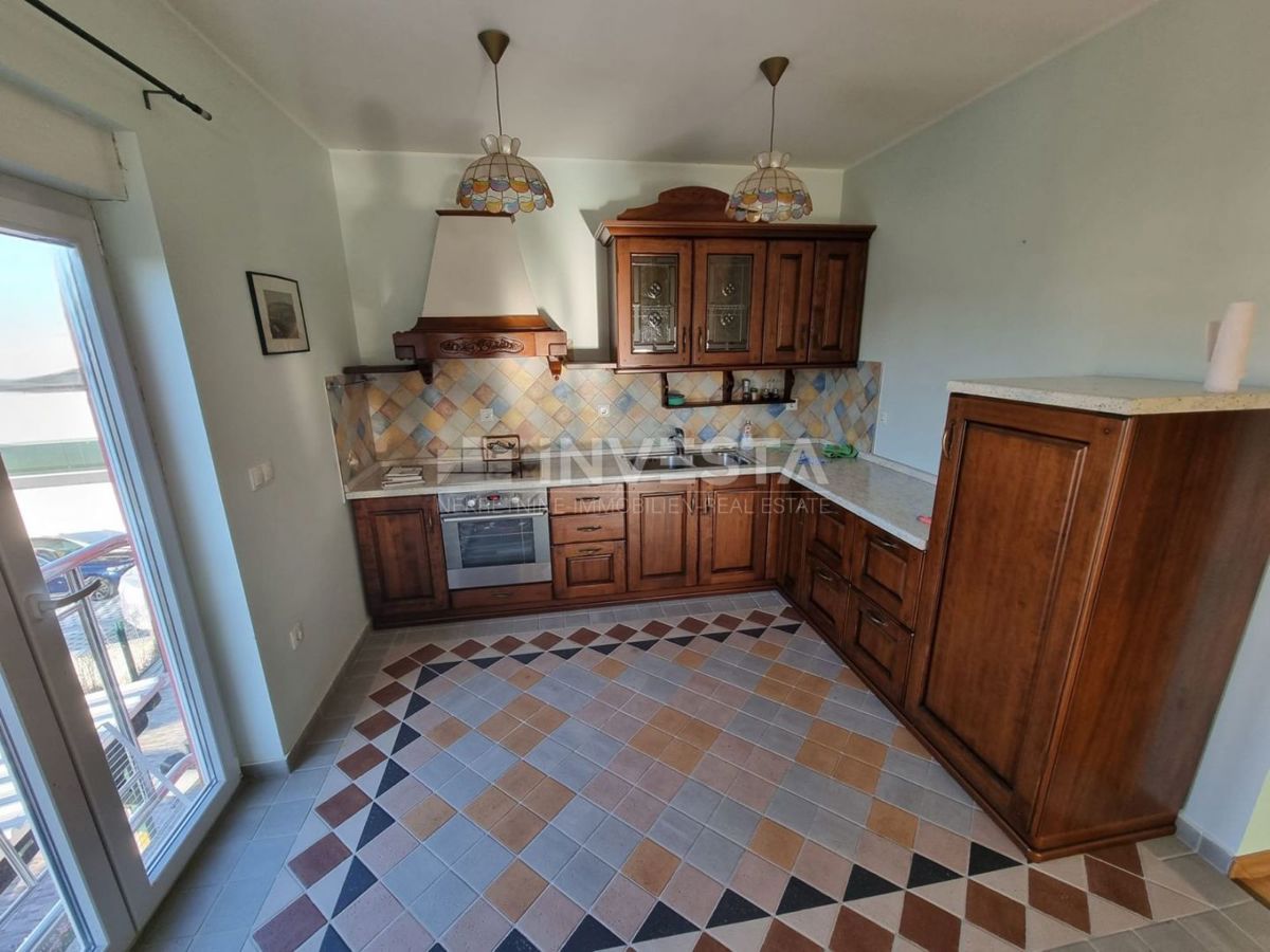 Fasana, appartamento eccezionale vicino alla spiaggia, giardino, terrazza e parcheggio