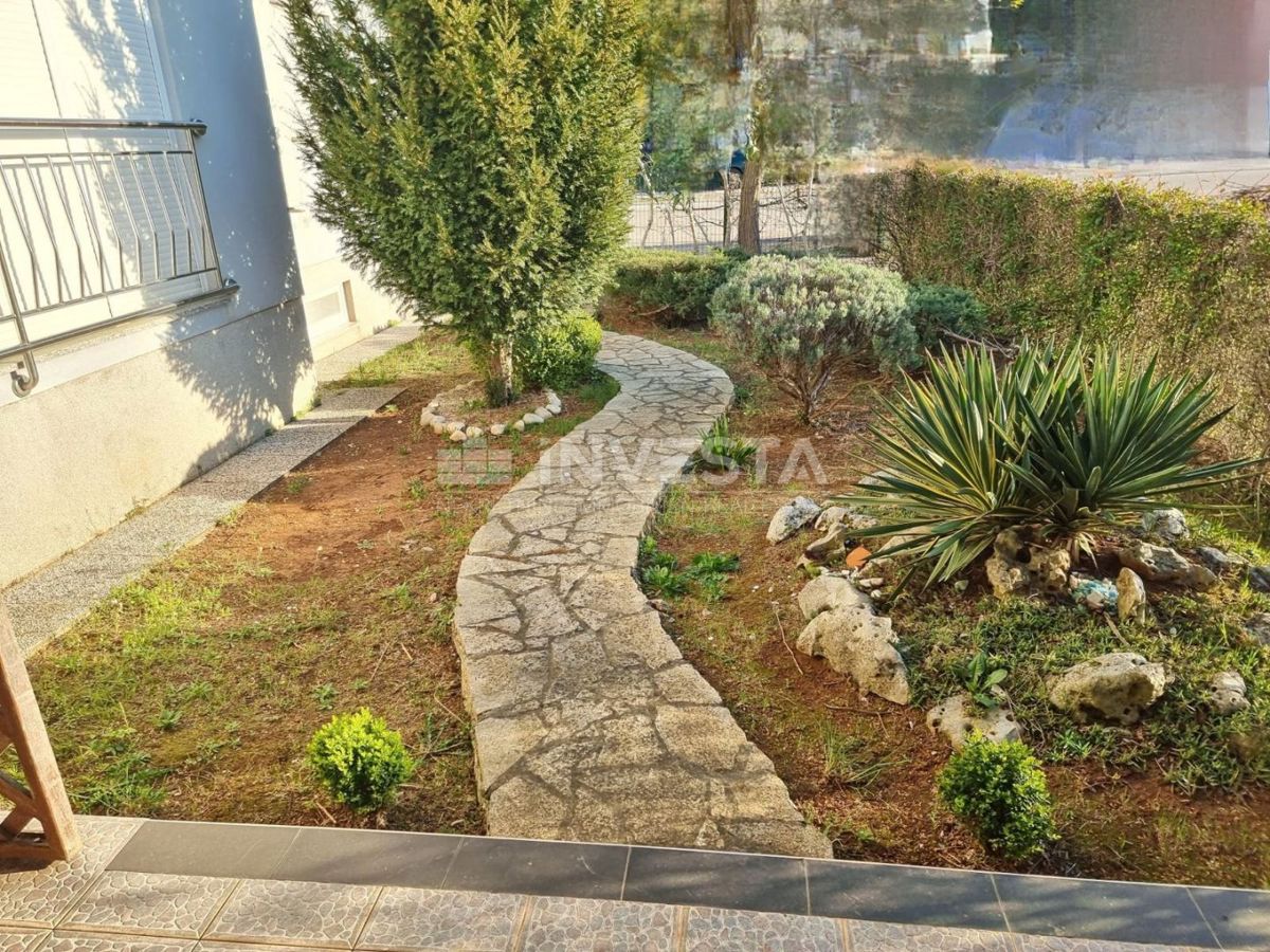 Fasana, appartamento eccezionale vicino alla spiaggia, giardino, terrazza e parcheggio