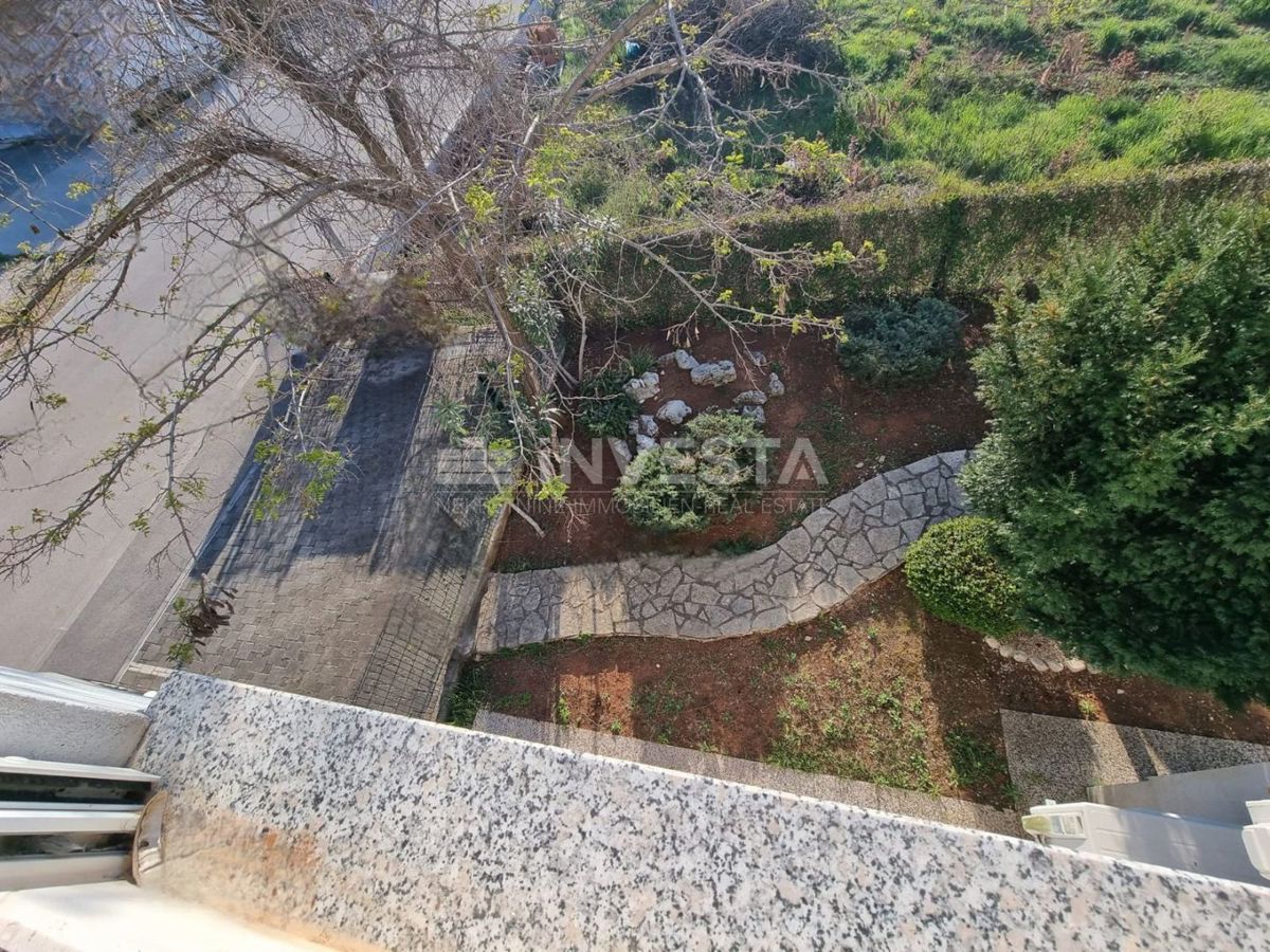 Fasana, appartamento eccezionale vicino alla spiaggia, giardino, terrazza e parcheggio