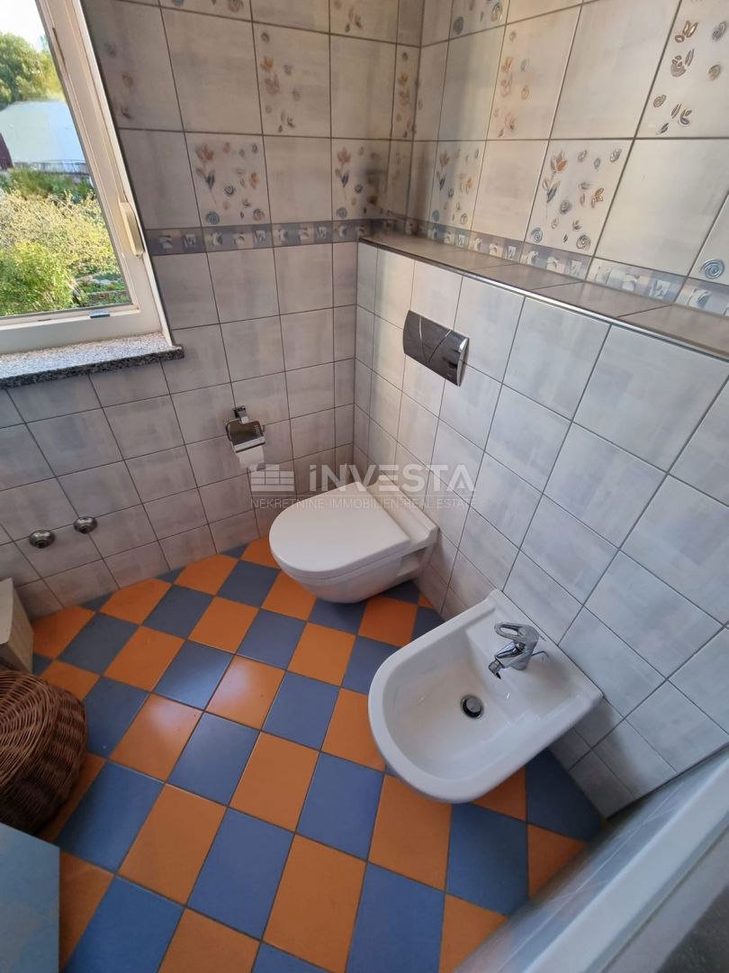 Fasana, appartamento eccezionale vicino alla spiaggia, giardino, terrazza e parcheggio