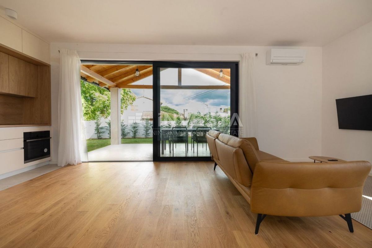 Casa al piano terra lussuosamente attrezzata con giardino