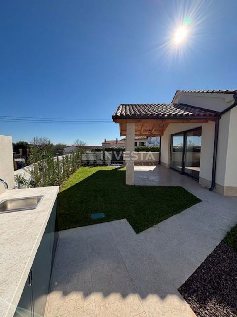 Casa al piano terra lussuosamente attrezzata con giardino