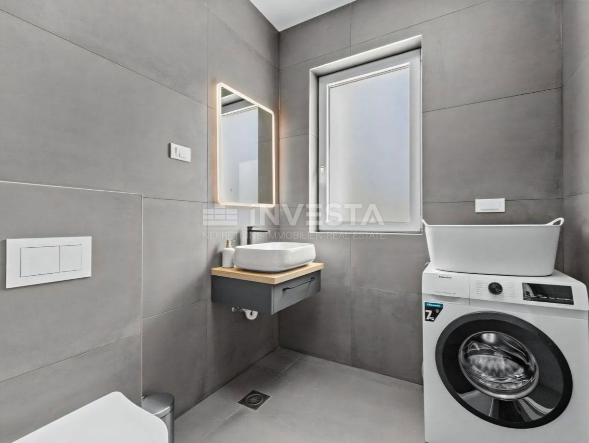 Zona di Vodnjan, villa moderna con piscina e impianto solare