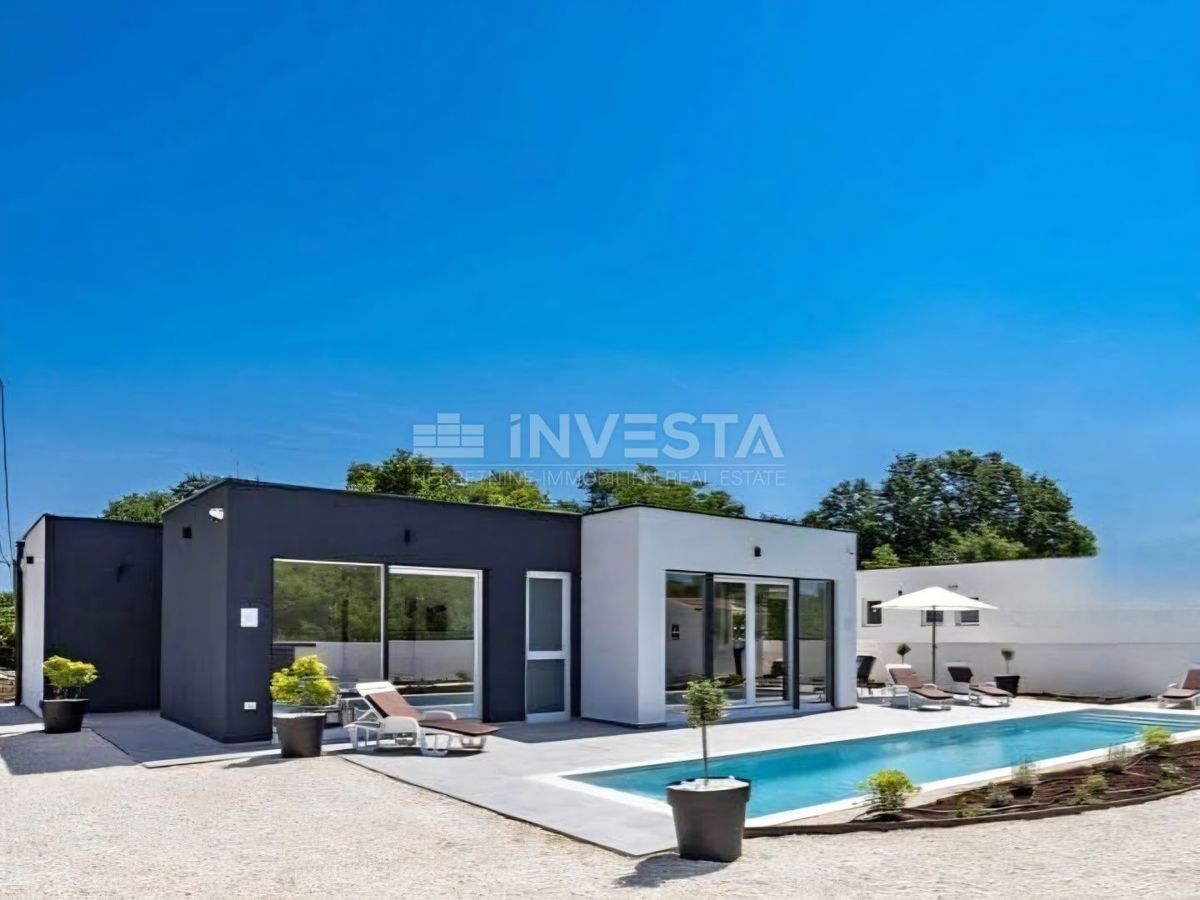 Zona di Vodnjan, villa moderna con piscina e impianto solare