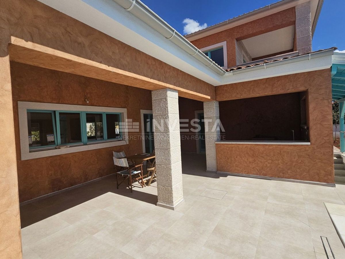 Barbariga, Villa in Stile Toscano con Piscina nel Mediterraneo, Vista Mare