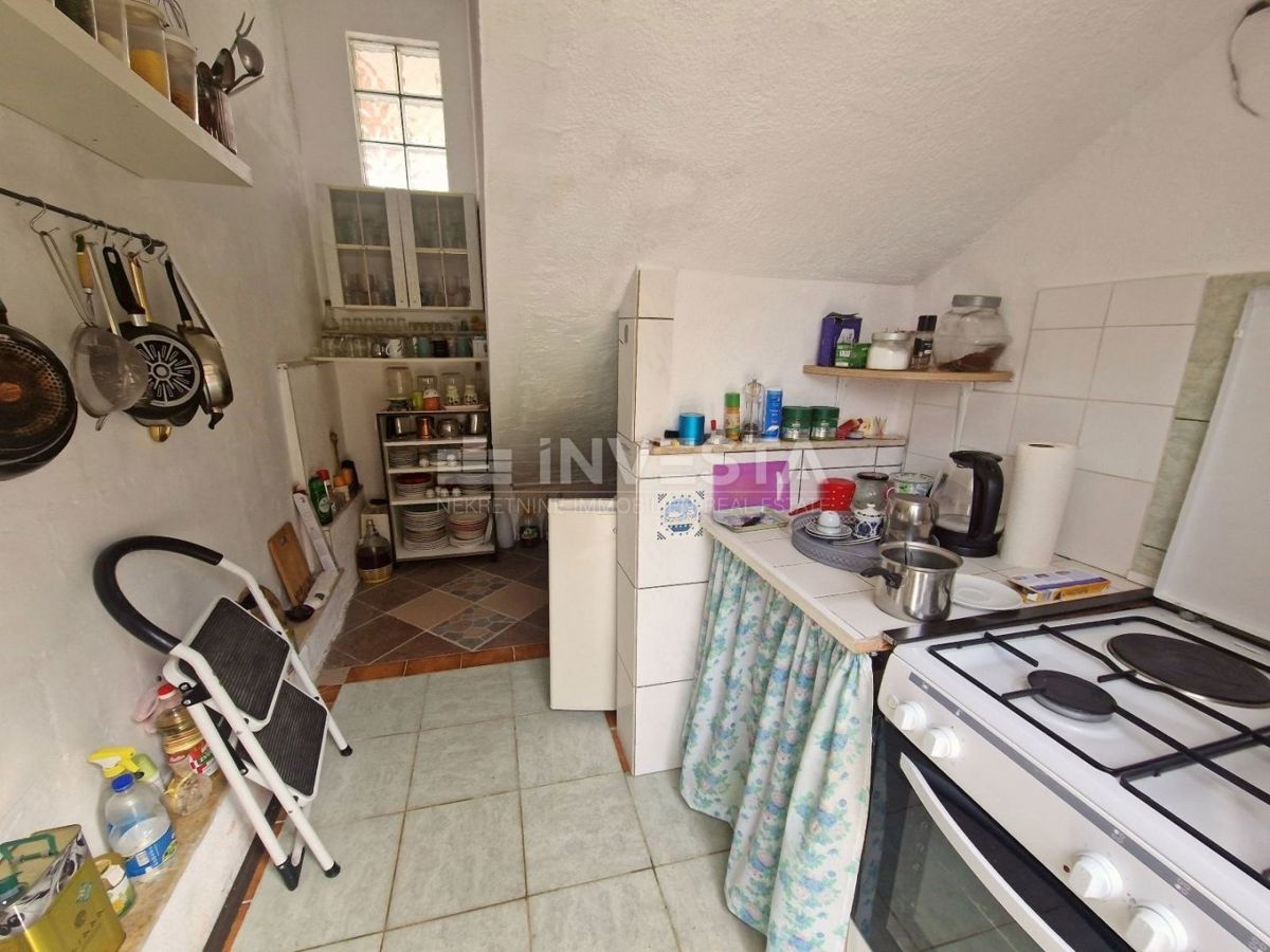 Zona Fasana, palazzina con 4 unità abitative, vicino al mare