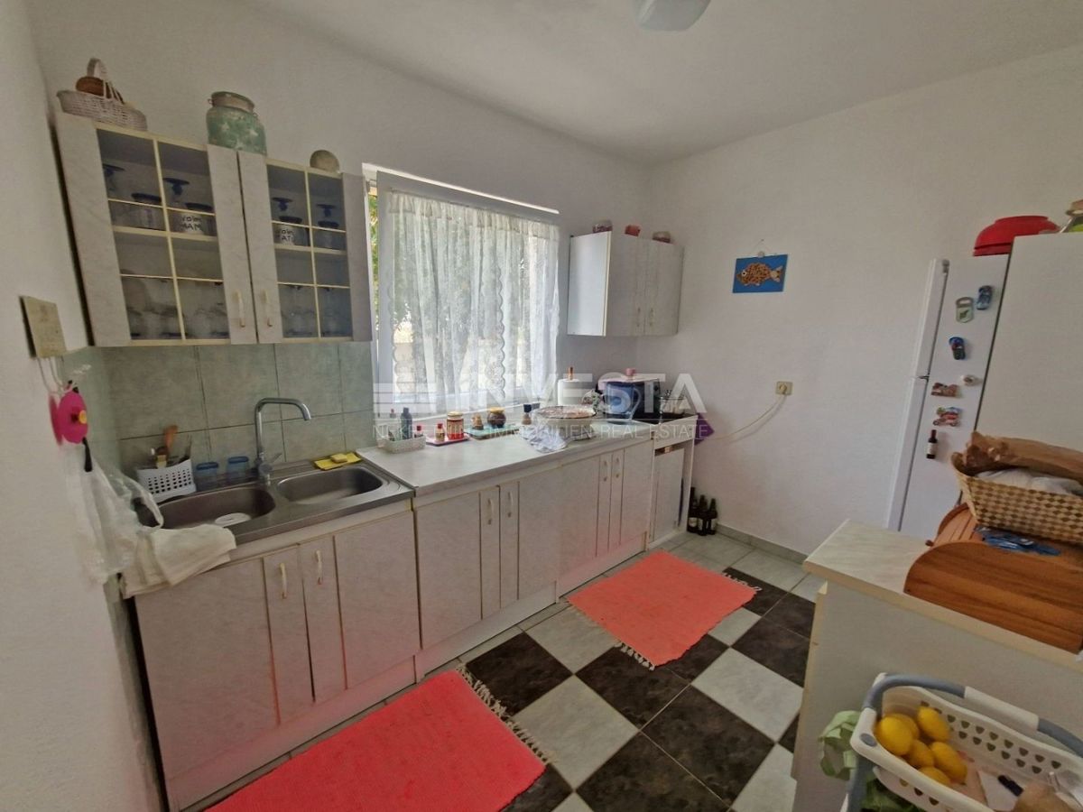 Zona Fasana, palazzina con 4 unità abitative, vicino al mare