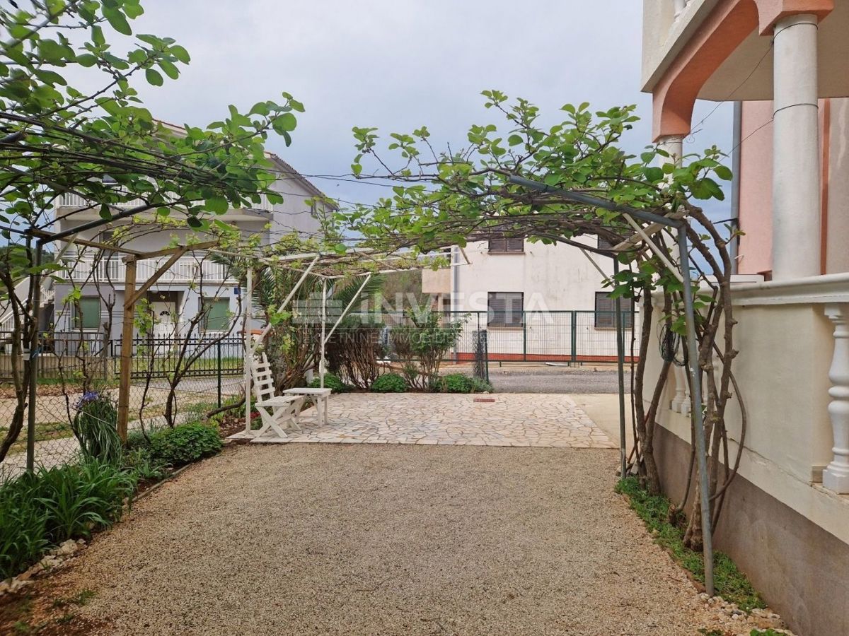 Zona Fasana, palazzina con 4 unità abitative, vicino al mare