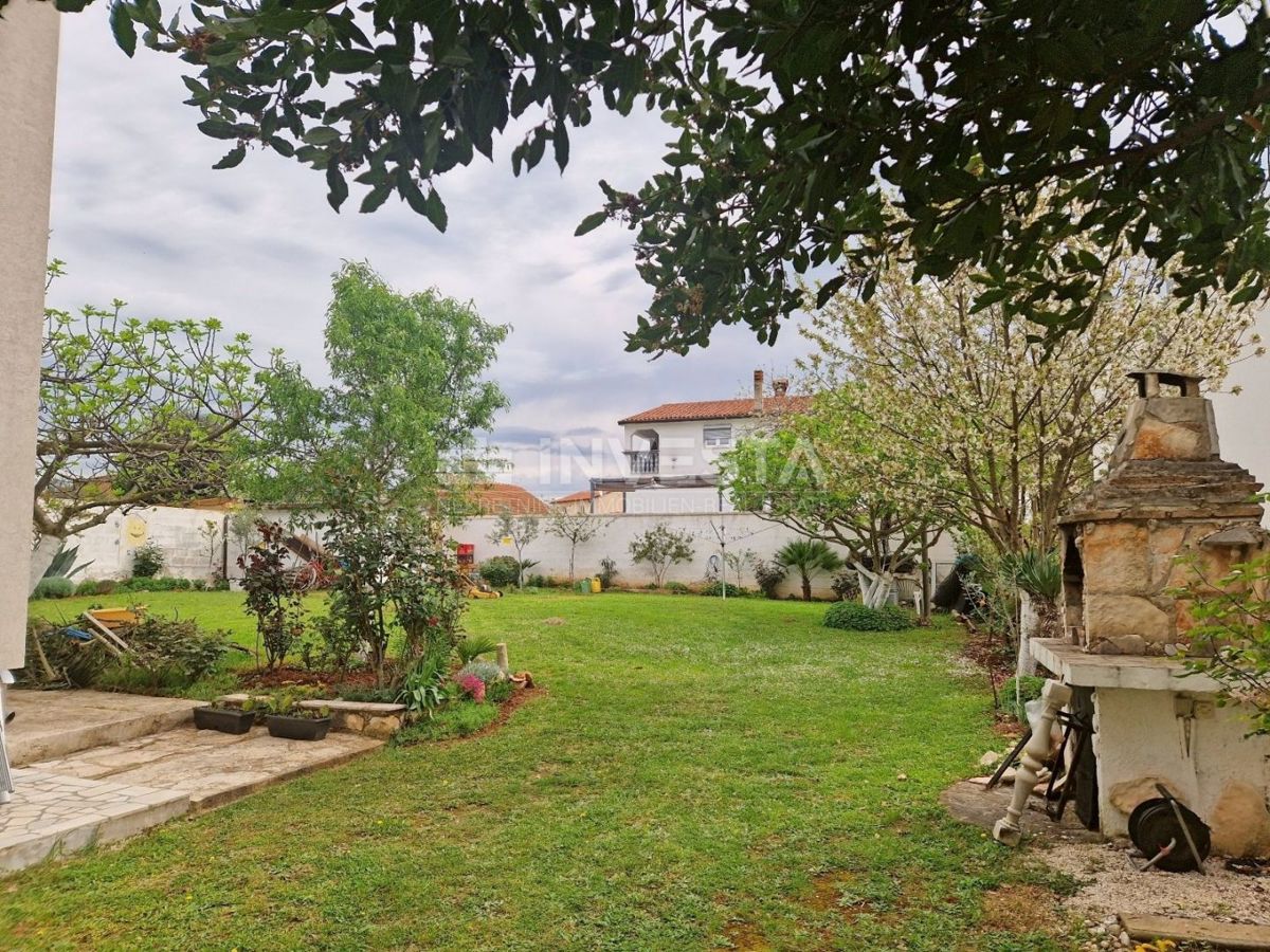 Zona Fasana, palazzina con 4 unità abitative, vicino al mare