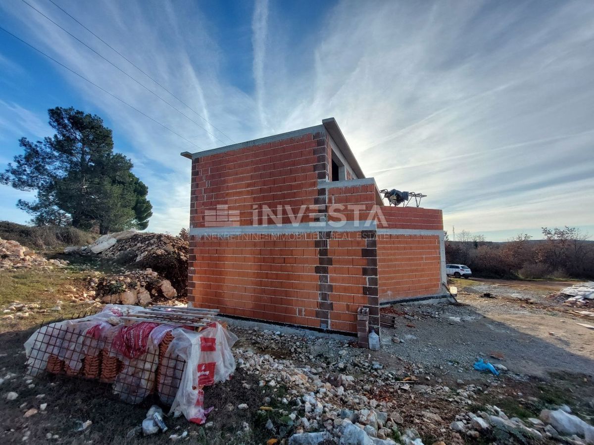 Dintorni di Orsera, villa urbana con piscina, 4 camere da letto, nuova costruzione