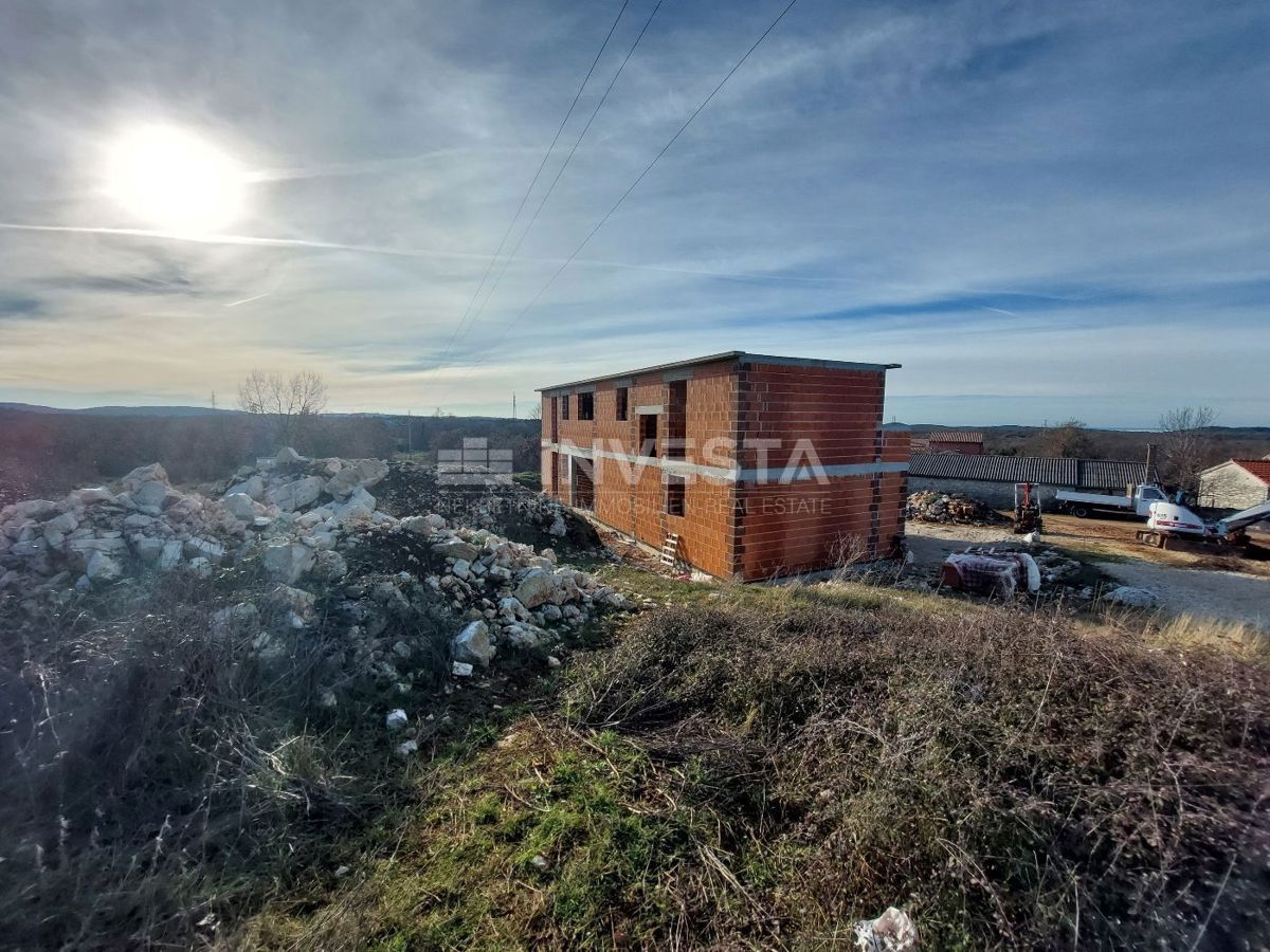 Dintorni di Orsera, villa urbana con piscina, 4 camere da letto, nuova costruzione