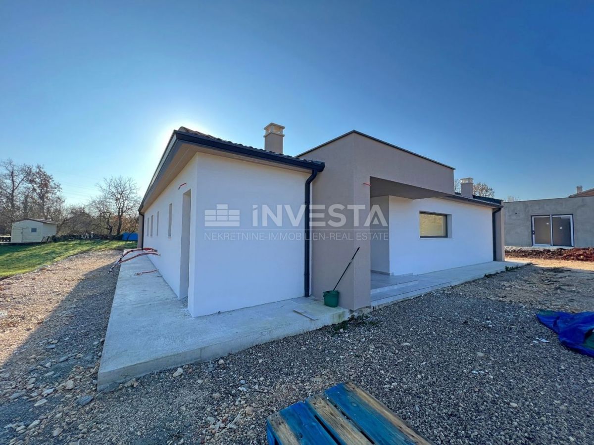 Dintorni di Labina, casa moderna ad un piano di nuova costruzione, 137 m2, 3 camere da letto