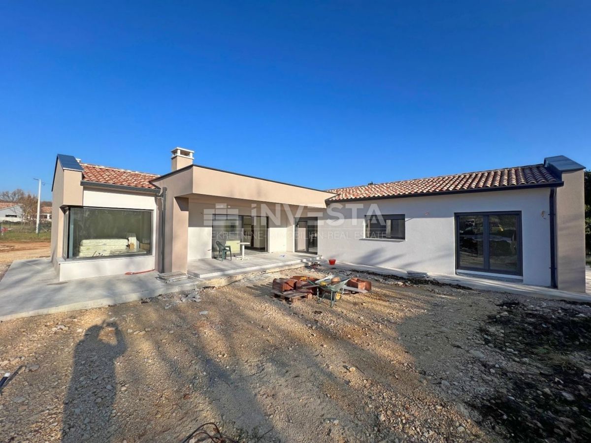 Dintorni di Labina, casa moderna ad un piano di nuova costruzione, 137 m2, 3 camere da letto